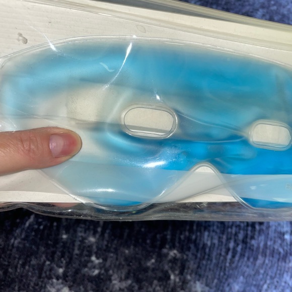 2/$10 Bath & Body Works Gel Mask, O/S - Picture 3 of 7